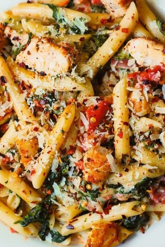 Creamy Chicken Pasta with Spinach and Tomatoes